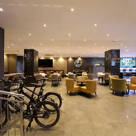 Hotel Catalonia Park Güell