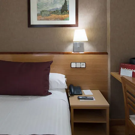 加泰罗尼亚奎尔公园酒店 酒店