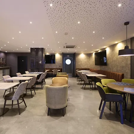 加泰罗尼亚奎尔公园酒店 3*