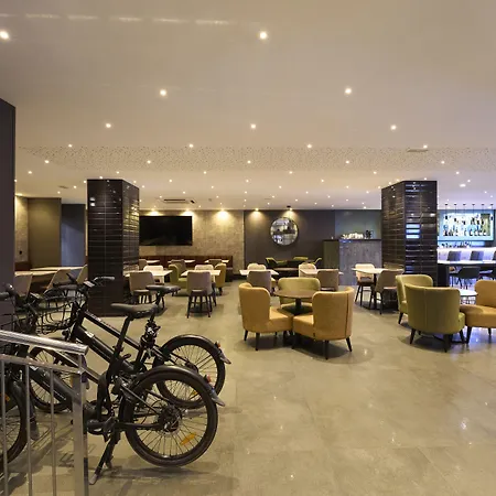 מלון Catalonia Park Gueell