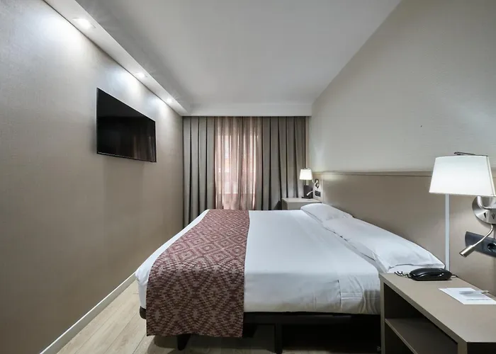 Catalonia Park Güell Hotel 3*