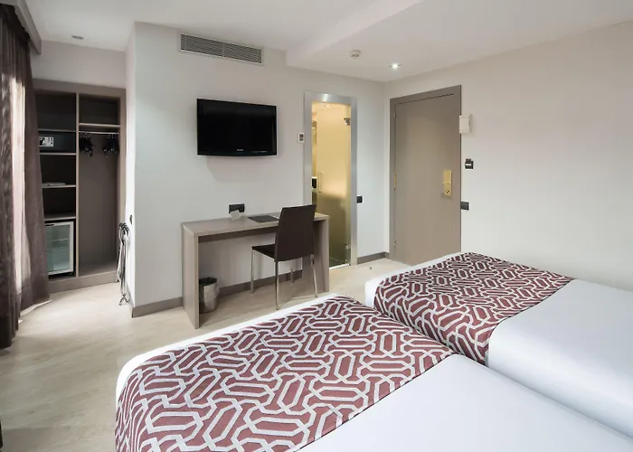 Catalonia Park Güell Hotel 3*