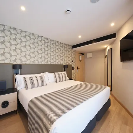 Catalonia Park Güell Hotel 3*