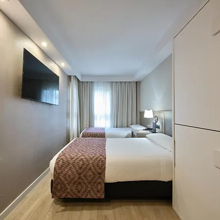 Catalonia Park Güell Hotel 3*