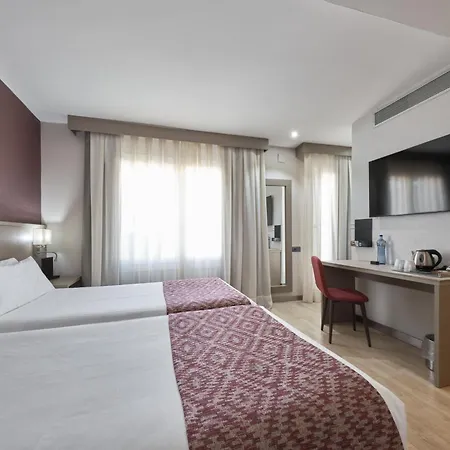 Catalonia Park Güell Hotel 3*