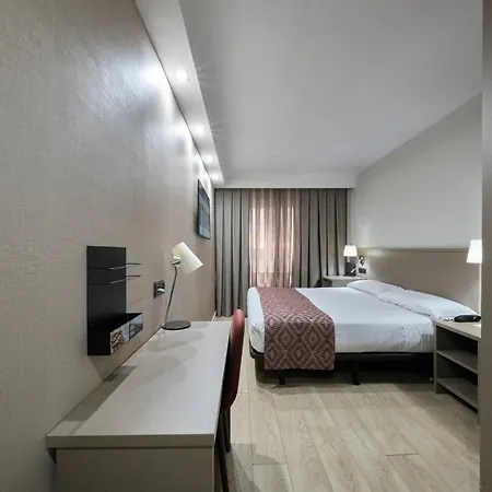 Catalonia Park Güell Hotel 3*